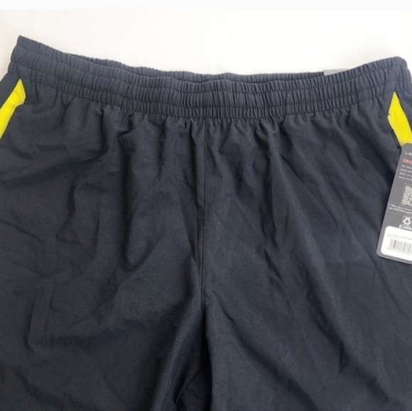 Layer 8 Quick-Dry Technology Men Shorts - Picture 5 of 8